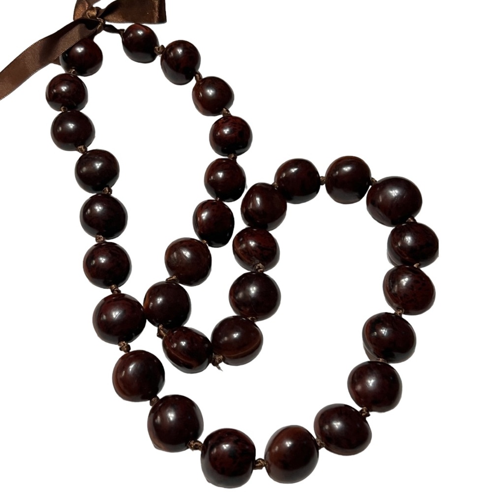 Hawaii Bibakao Seed Collection: Large seed strand-knotted and tied with a bow.